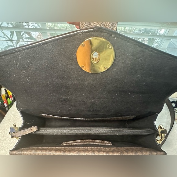 100% Authentic. Michael Kors Crossbody. - Picture 4 of 5